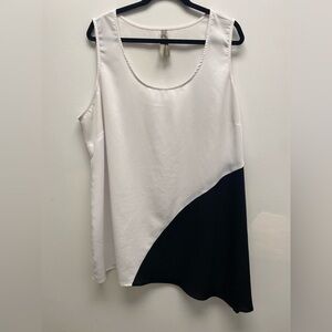 4 for $25 💛 Penningtons Black and White Asymmetrical Blouse / Top Size 3x